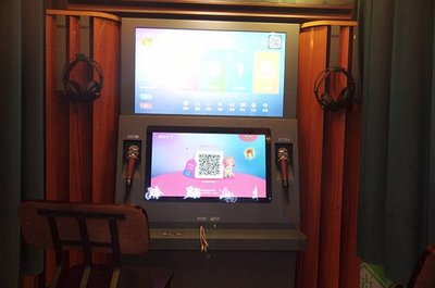 移动式迷你KTV 商场里的“灵魂歌手”制造机